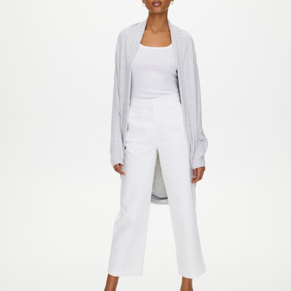 Aritzia The Group by Babaton
COCOON CARDIGAN. Brand new with tags never worn.